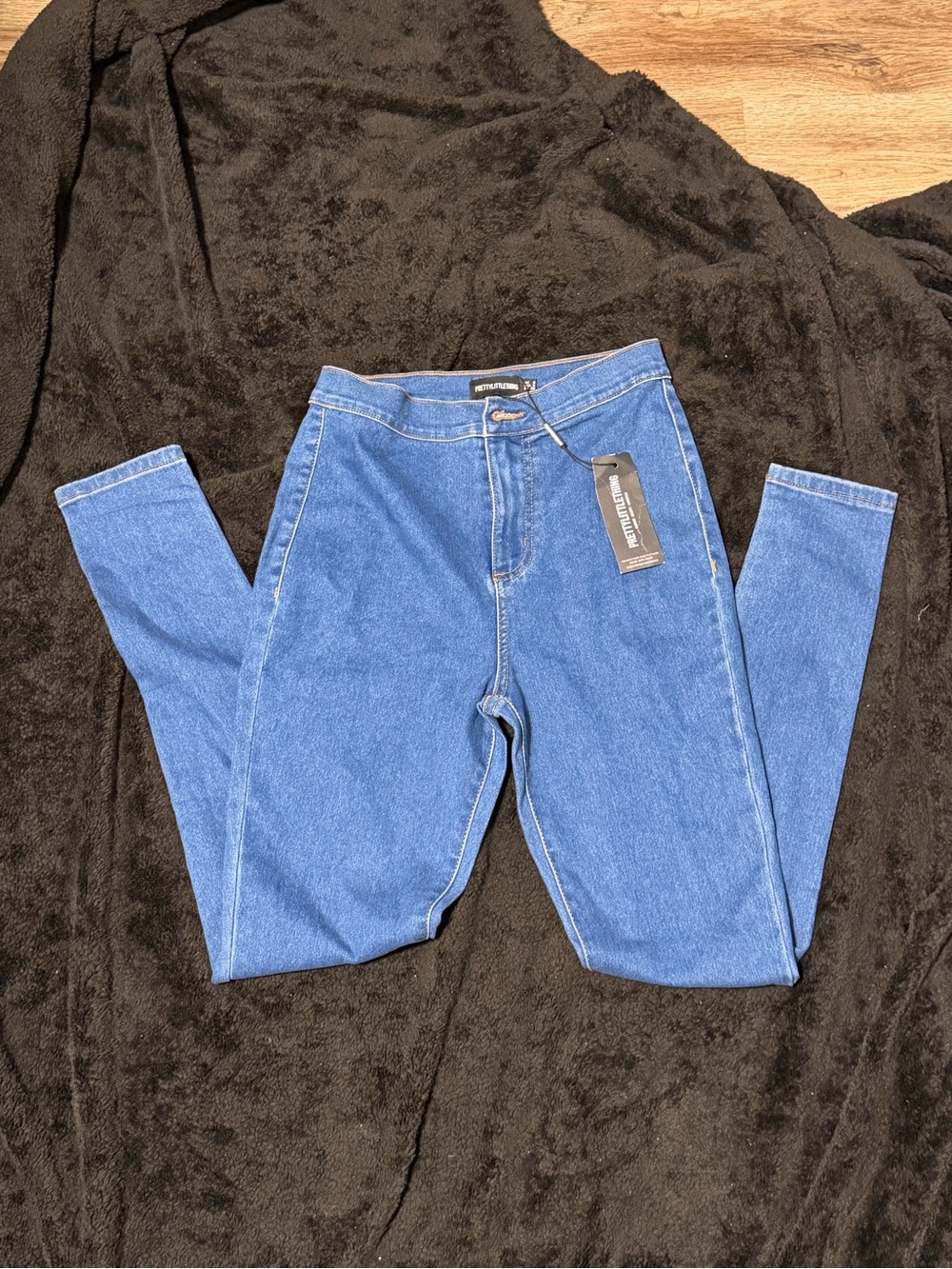 PrettyLittleThing Classic Skinny Jeans in Blue